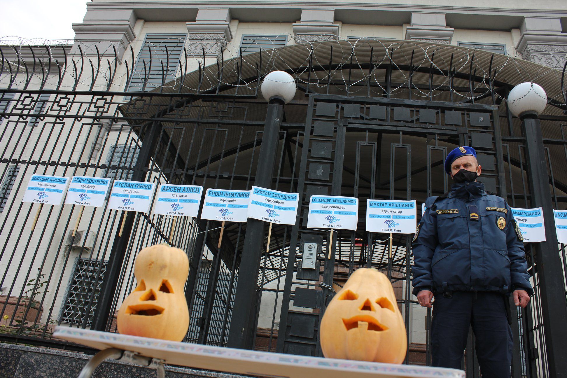 «КримSOS» провела акцію, присвячену жертвам насильницьких зникнень у Криму