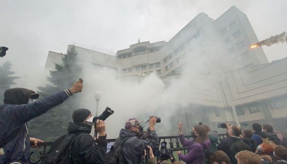 У Києві під Конституційним Судом протестували проти рішення про скасування е-декларування