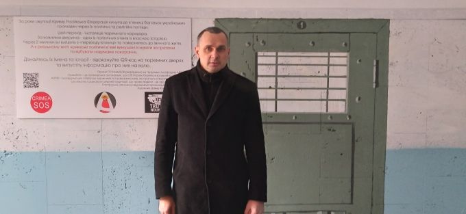 Олег Сенцов з активістами відкрив артоб’єкт «Підземний безвихід», присвячений політв'язням Кремля