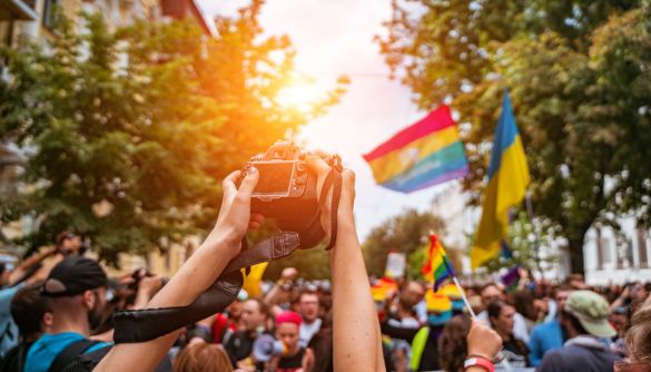 «Журналісти стали першими союзниками ЛГБТКІ+ в Україні». Як медіа можуть допомогти в боротьбі проти насильства