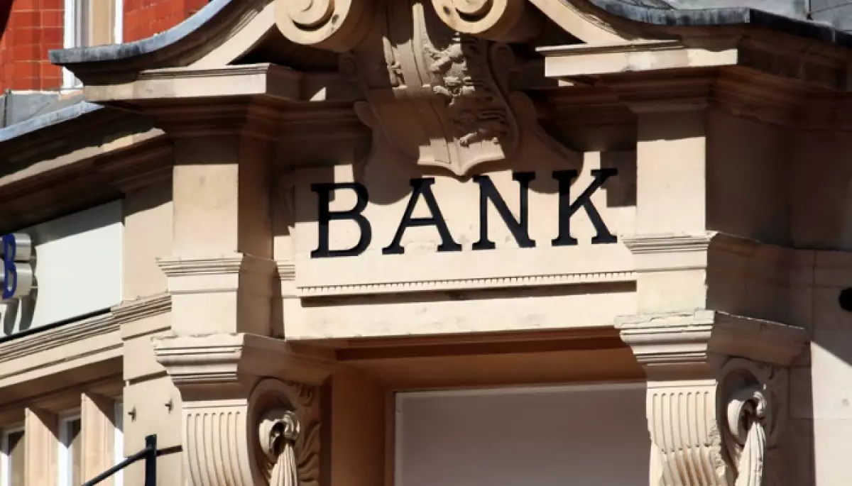 Чому банки блокують рахунки і транзакції неприбуткових організацій