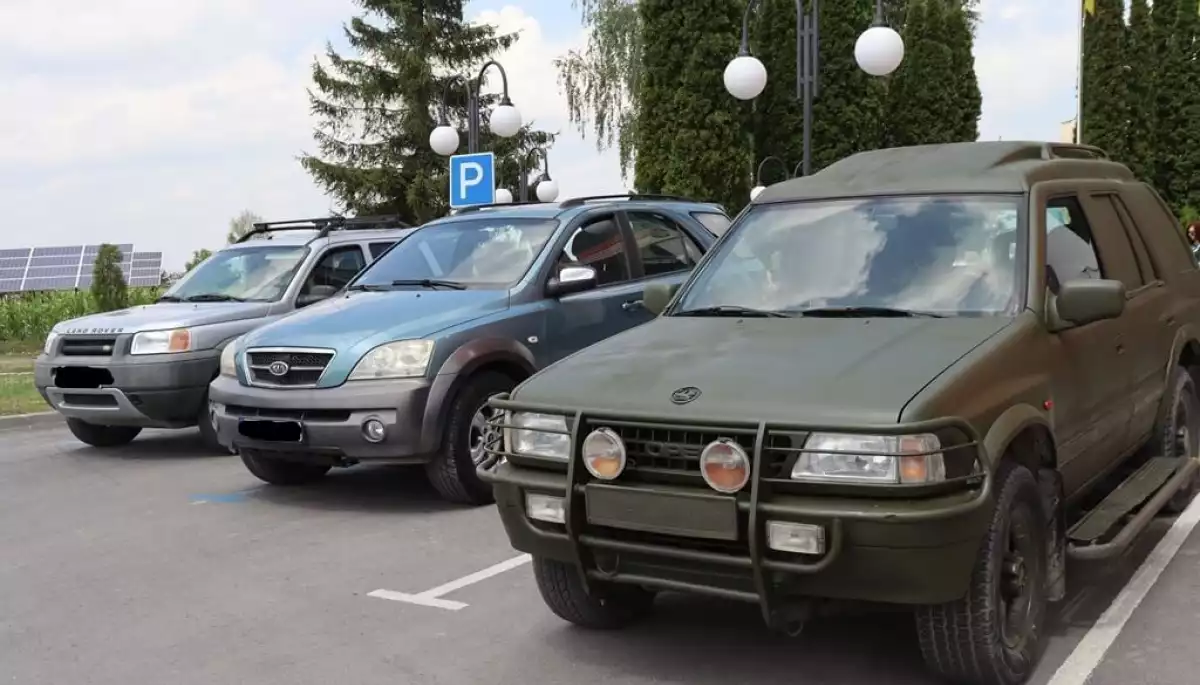 Для волонтерів створили інструкцію «Як завозити автівки для ЗСУ і не порушувати законів України»