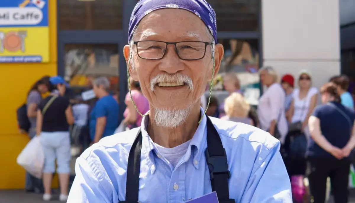 Японського волонтера Фумінорі Цучіко вигнали з харківського торгового центру, де він проводив збір коштів