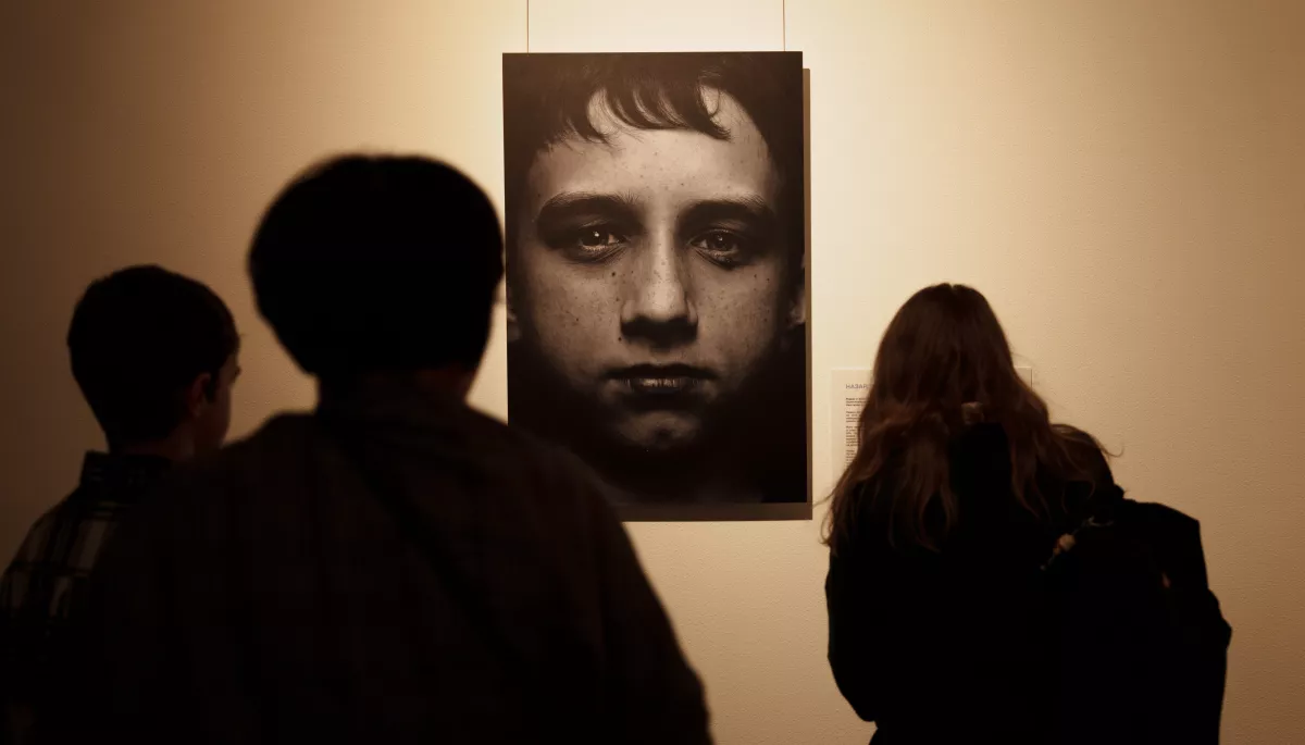 &laquo;Ниточка: Трансформація замість зламаності&raquo;: у Києві представили фотопроєкт про життя дітей під час війни